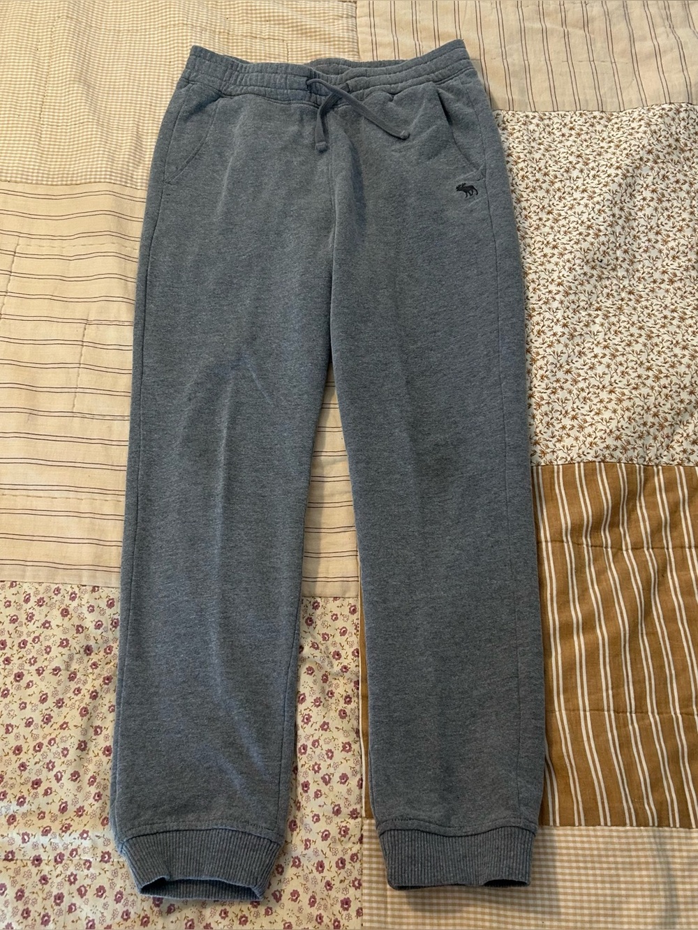 Gray Abercrombie kids a&f essential joggers size 11/12